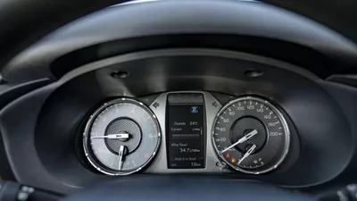 Toyota Hilux MED OPTION HILUX 2.4L AT-12