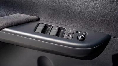Toyota Hilux MED OPTION HILUX 2.4L AT-13