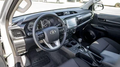 Toyota Hilux MED OPTION HILUX 2.4L AT-16