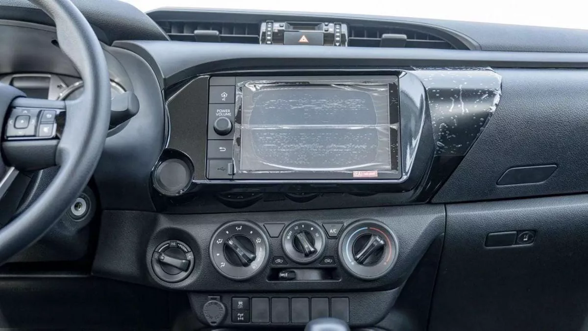 Toyota Hilux MED OPTION HILUX 2.4L AT-11-0