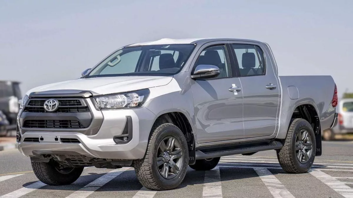 Toyota Hilux MED OPTION HILUX 2.4L AT
