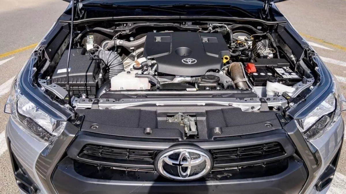 Toyota Hilux MED OPTION HILUX 2.4L AT-19-0
