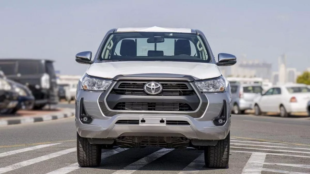 Toyota Hilux MED OPTION HILUX 2.4L AT-1-0