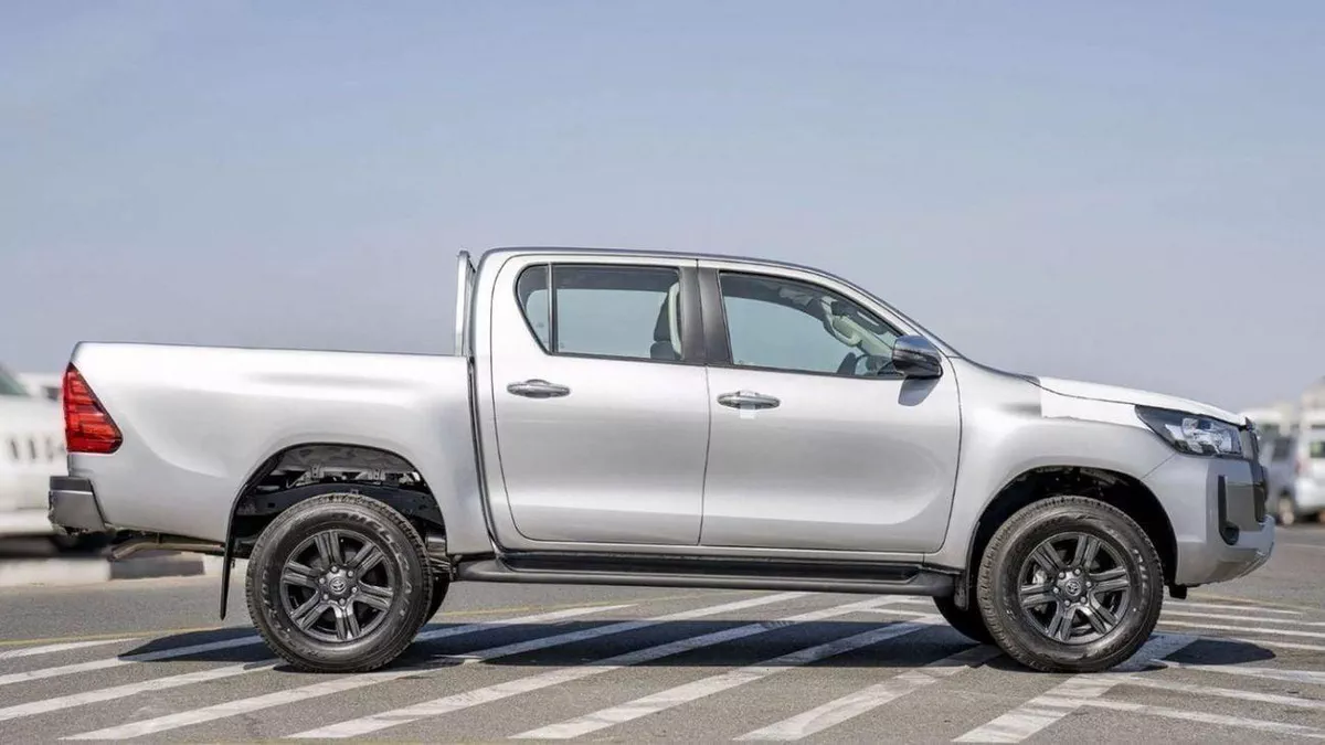 Toyota Hilux MED OPTION HILUX 2.4L AT-4-0