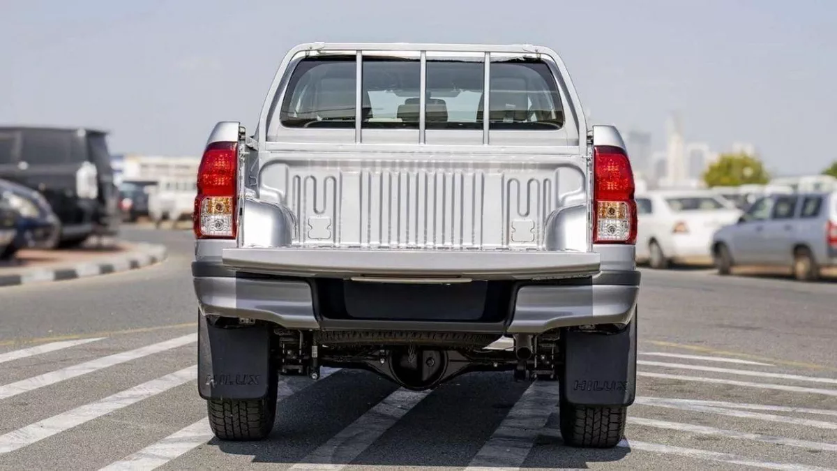 Toyota Hilux MED OPTION HILUX 2.4L AT-8-0
