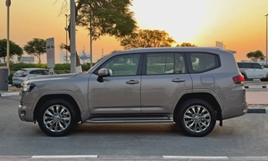 2025 Toyota Land Cruiser GXR 4.0 V6, Dealer Warranty, GCC Specifications
