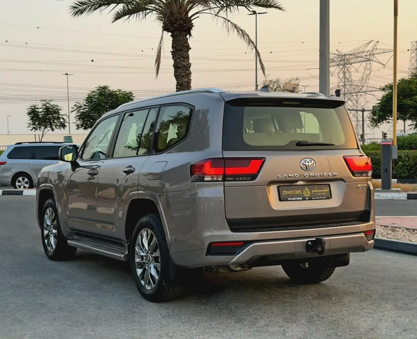 2025 Toyota Land Cruiser GXR 4.0 V6, Dealer Warranty, GCC Specifications