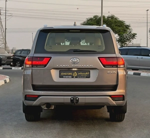 2025 Toyota Land Cruiser GXR 4.0 V6, Dealer Warranty, GCC Specifications