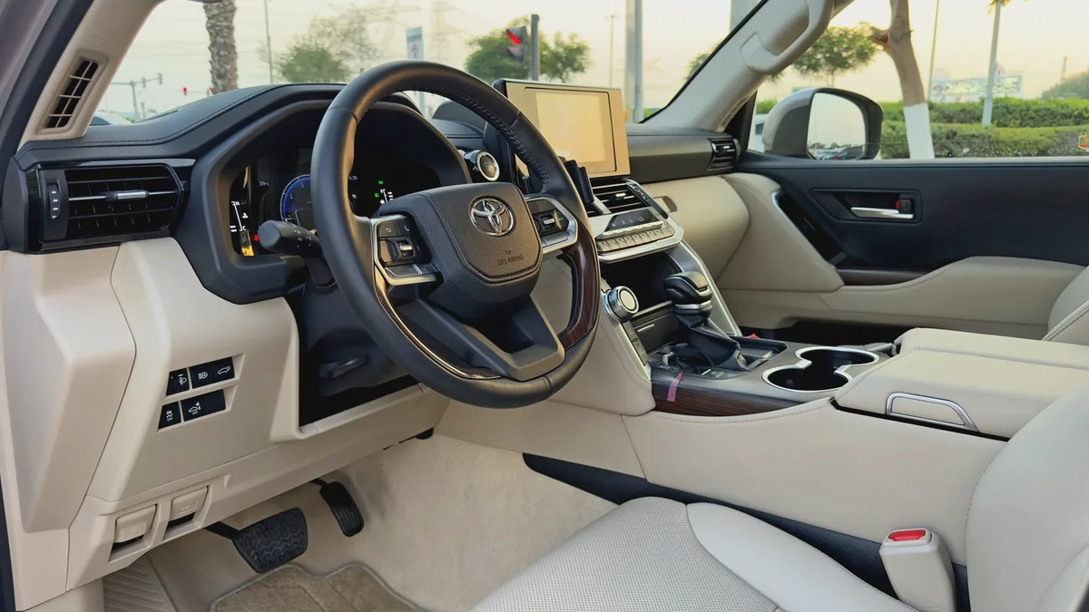 2025 Toyota Land Cruiser GXR 4.0 V6, Dealer Warranty, GCC Specifications-7-7