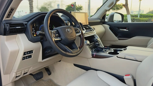 2025 Toyota Land Cruiser GXR 4.0 V6, Dealer Warranty, GCC Specifications