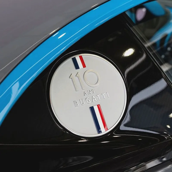 2019 BUGATTI CHIRON SPORT ( 110 Anniversary Edition) (1000KM) ( 4 years Warranty+Service Contract)