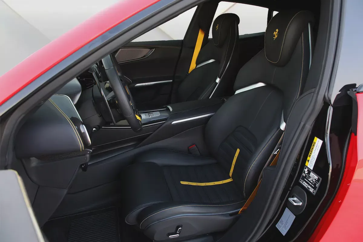FERRARI PUROSANGUE 2024 - CARBON EDITION - FULLY LOADED - SERVICE CONTRACT -AMAZING CONDITION-8-8