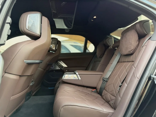 BMW 740i Master Class xDrive GCC Space Under warranty
