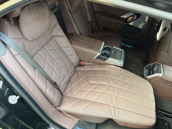 BMW 740i Master Class xDrive GCC Space Under warranty