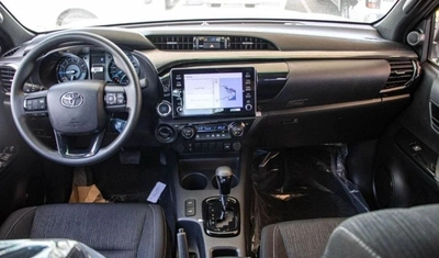 Toyota Hilux Adventure V6 4.0L Petrol AT-8