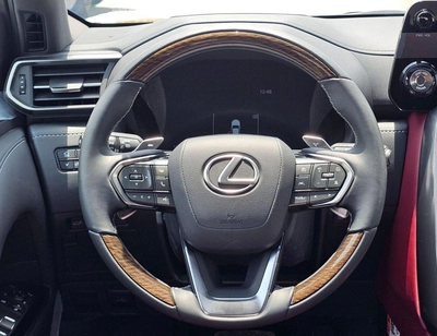 Lexus LX600 SIGNATURE || 3.5L V6 PETROL / RADAR / REAR ENTERTAINMENT SCREEN / HEADS UP DISPALY / COOL BOX (CODE-22
