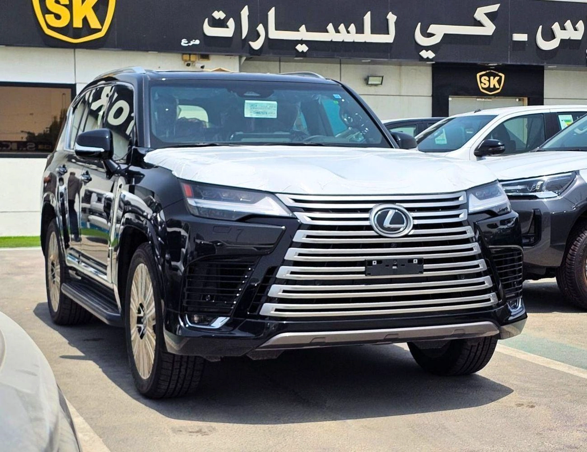 Lexus LX600 SIGNATURE || 3.5L V6 PETROL / RADAR / REAR ENTERTAINMENT SCREEN / HEADS UP DISPALY / COOL BOX (CODE-2-0