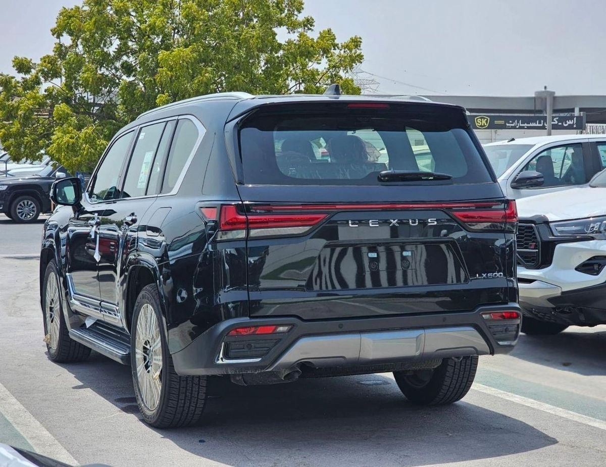 Lexus LX600 SIGNATURE || 3.5L V6 PETROL / RADAR / REAR ENTERTAINMENT SCREEN / HEADS UP DISPALY / COOL BOX (CODE-3-0