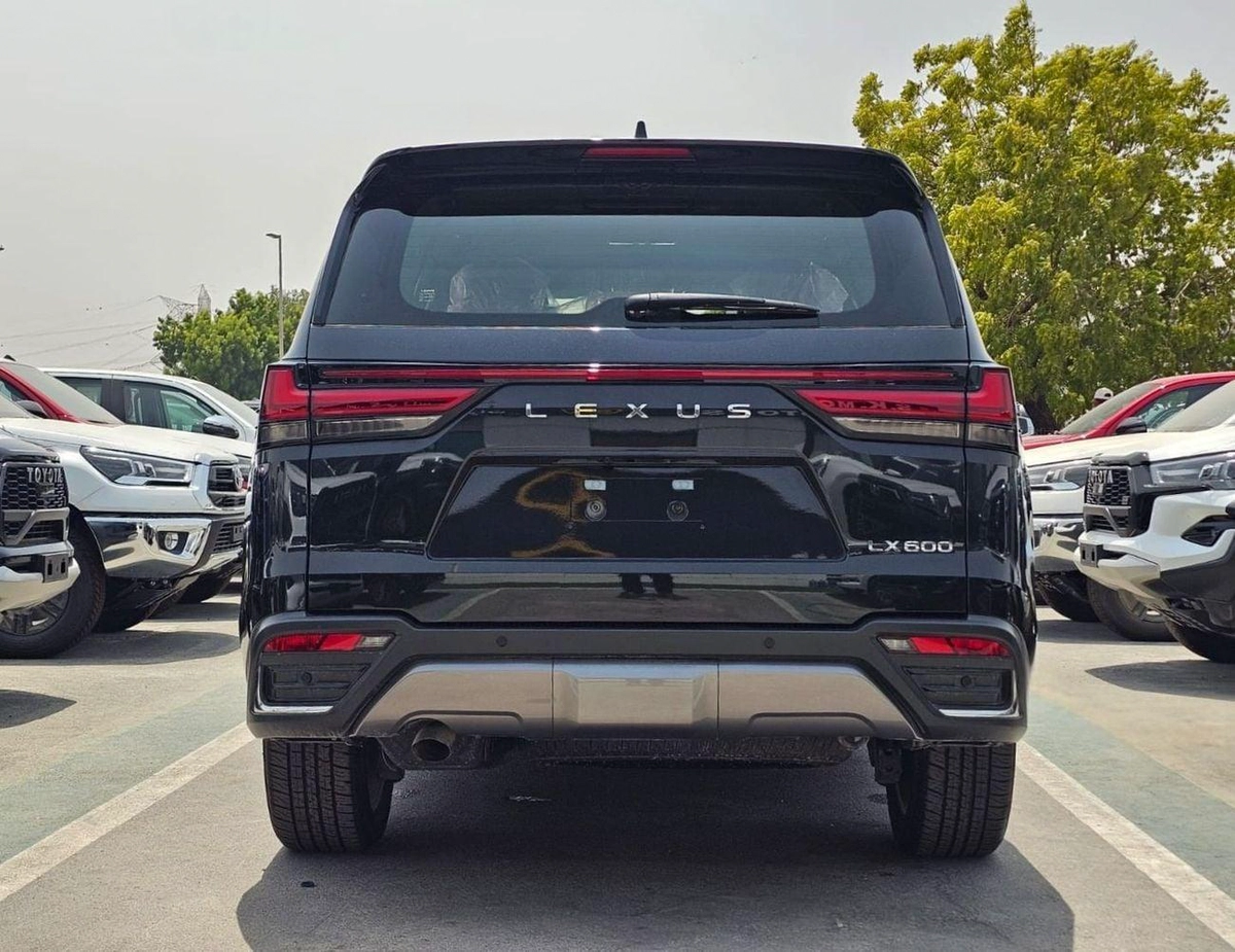 Lexus LX600 SIGNATURE || 3.5L V6 PETROL / RADAR / REAR ENTERTAINMENT SCREEN / HEADS UP DISPALY / COOL BOX (CODE-5-0