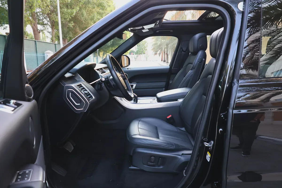 Range Rover Sport -2020-142000KM-GCC SPECS-EXCELLENT CONDITION SVR KIT at agency fix-11-11