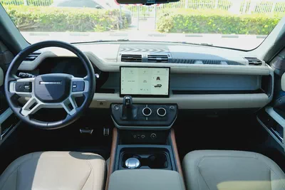 LAND ROVER DEFENDER SE P300 2024!! GCC SPECS!! WARRANTY AND SERVICE CONTRACT FROM AL TAYER-7