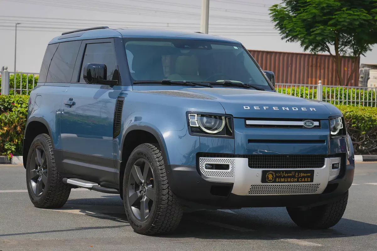 LAND ROVER DEFENDER SE P300 2024!! GCC SPECS!! WARRANTY AND SERVICE CONTRACT FROM AL TAYER