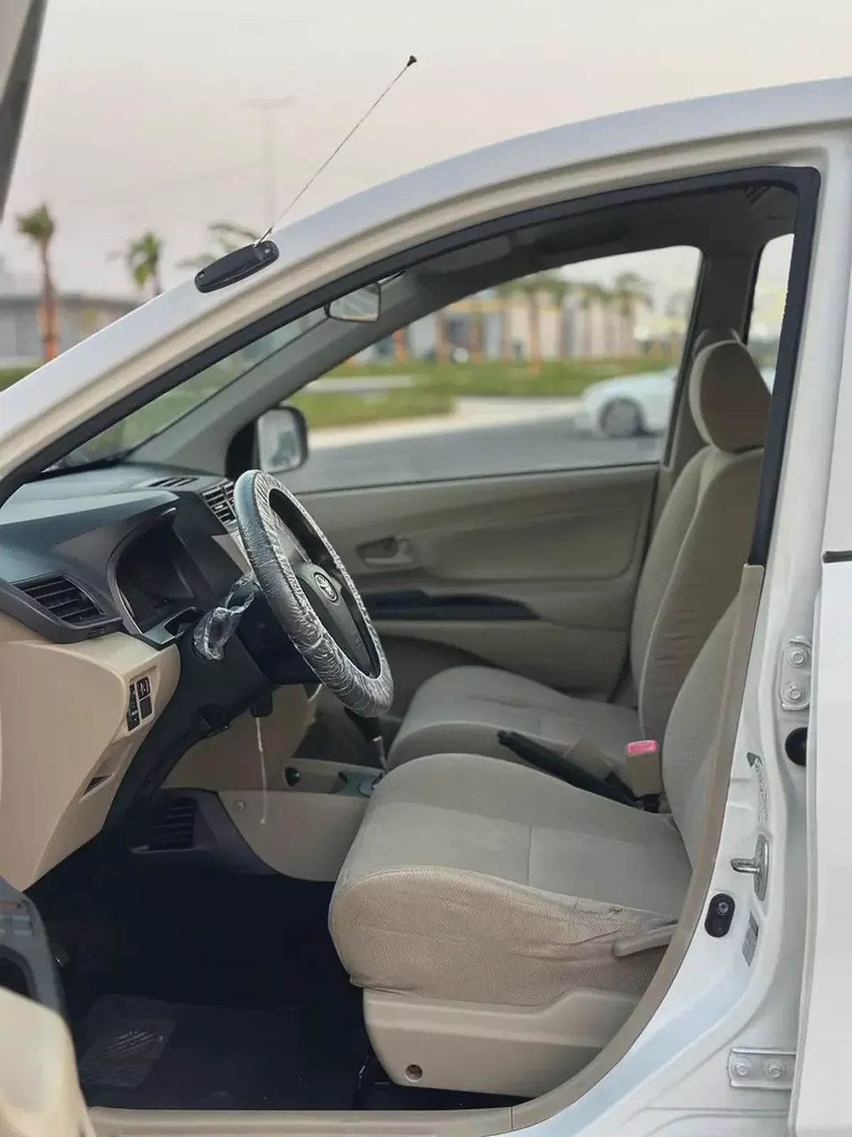 Toyota Avanza G 2015 GCC Specs - Reliable 7-Seater Family Car-6-6