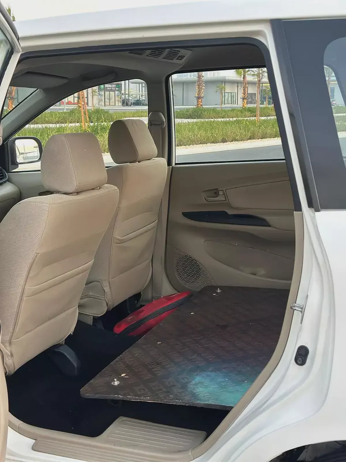 Toyota Avanza G 2015 GCC Specs - Reliable 7-Seater Family Car-7-7