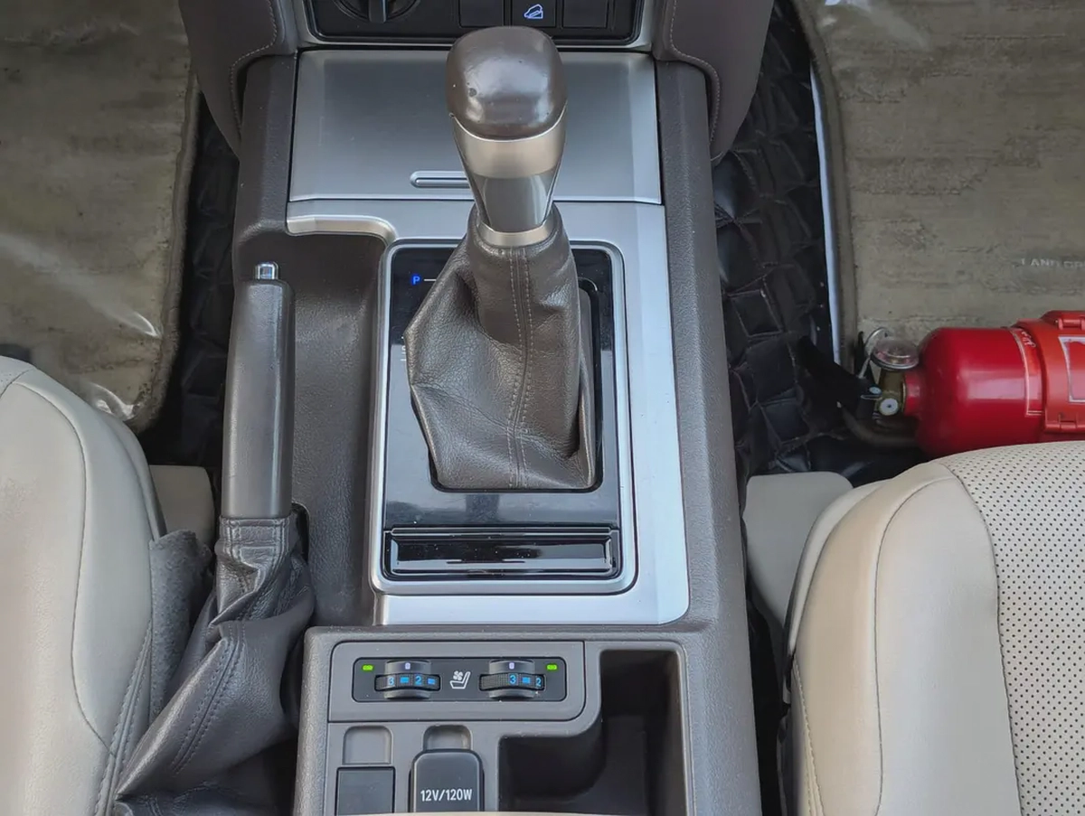 TOYOTA PRADO 2021 VXR ADVENTURE GCC V6 4.0L ACCIDENT FREE IN EXCELLENT CONDITION-10-10
