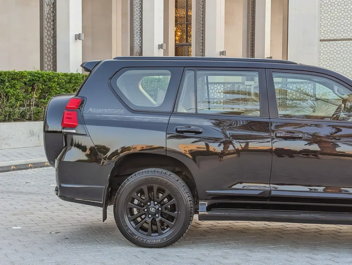 TOYOTA PRADO 2021 VXR ADVENTURE GCC V6 4.0L ACCIDENT FREE IN EXCELLENT CONDITION-11-11