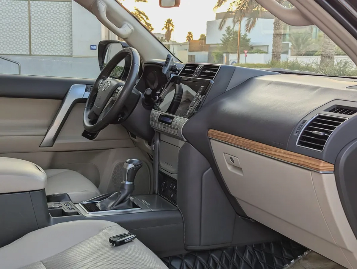 TOYOTA PRADO 2021 VXR ADVENTURE GCC V6 4.0L ACCIDENT FREE IN EXCELLENT CONDITION-12-12