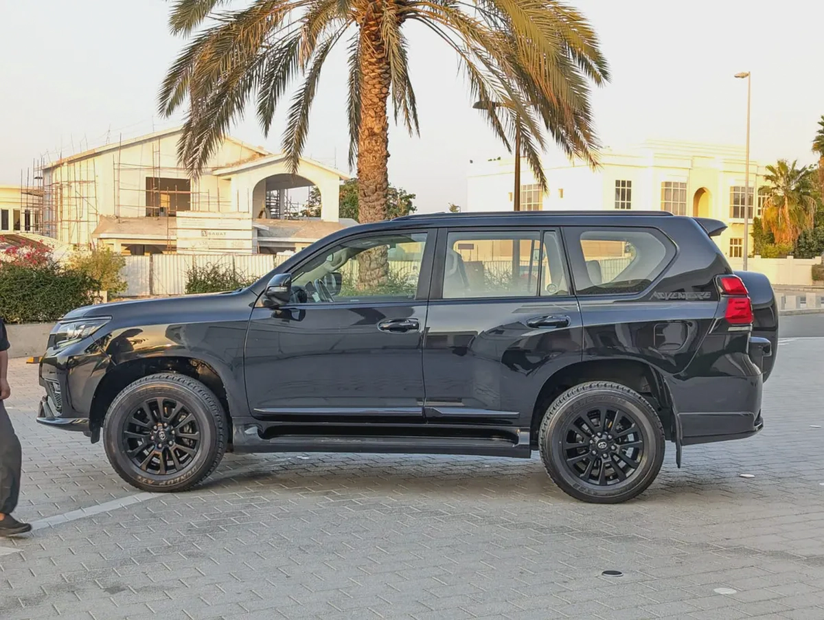 TOYOTA PRADO 2021 VXR ADVENTURE GCC V6 4.0L ACCIDENT FREE IN EXCELLENT CONDITION-18-18