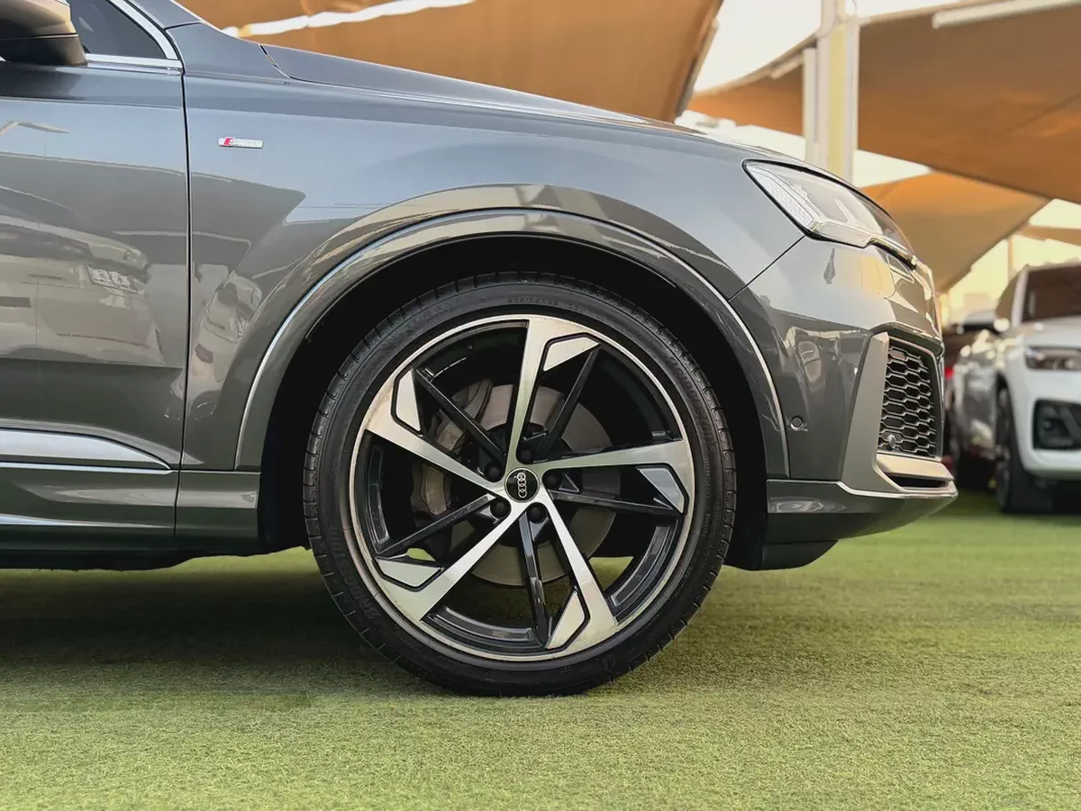 Audi Q7 55 TFSI quattro S line 2022 GCC Specs Free Paint-6-6