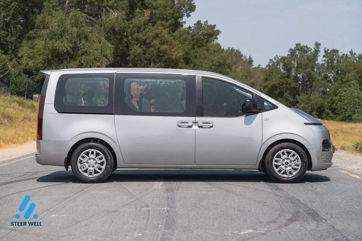 2023 Hyundai Staria Premium - GCC Specs - Like New!-3-3