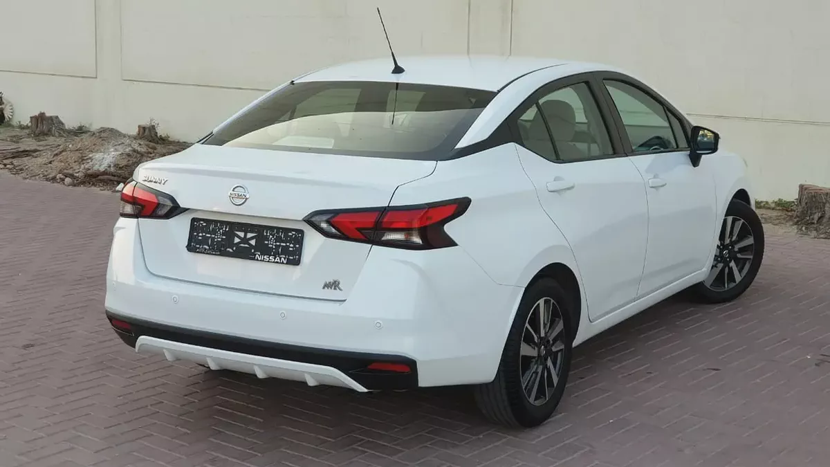 NISSAN SUNNY 1.5L - GCC SPECS - UNDER WARRANTY - FULL SERVICE HISTORY - ACCIDENT FREE --3-3