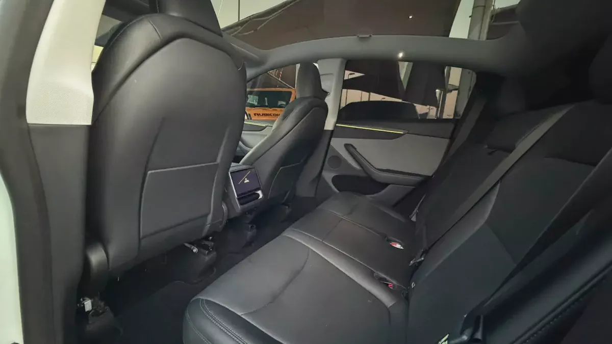 Tesla Model Y Long Range 2025 | GCC Specs | Original paint | under warranty-13-13
