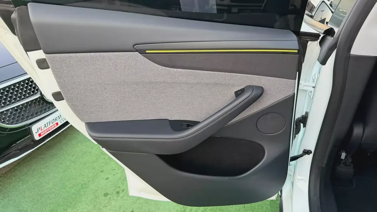 Tesla Model Y Long Range 2025 | GCC Specs | Original paint | under warranty-14-14