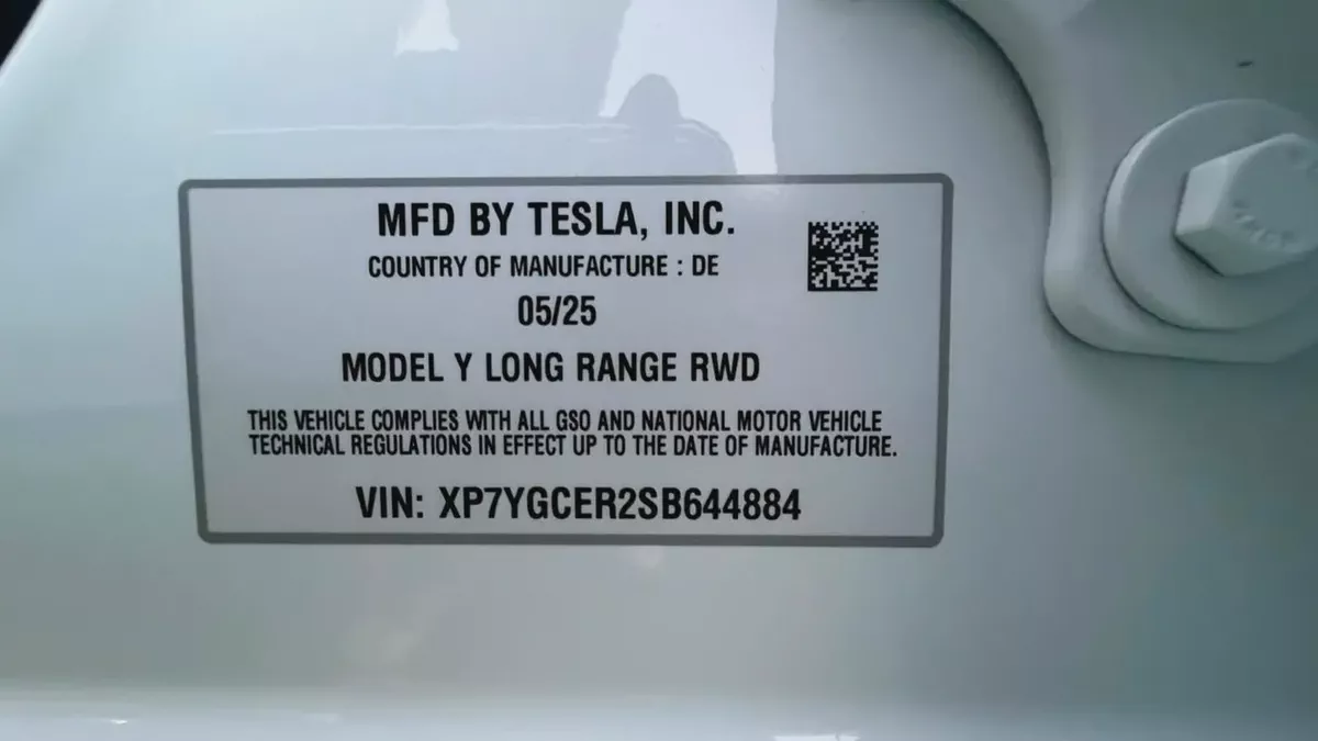 Tesla Model Y Long Range 2025 | GCC Specs | Original paint | under warranty-15-15
