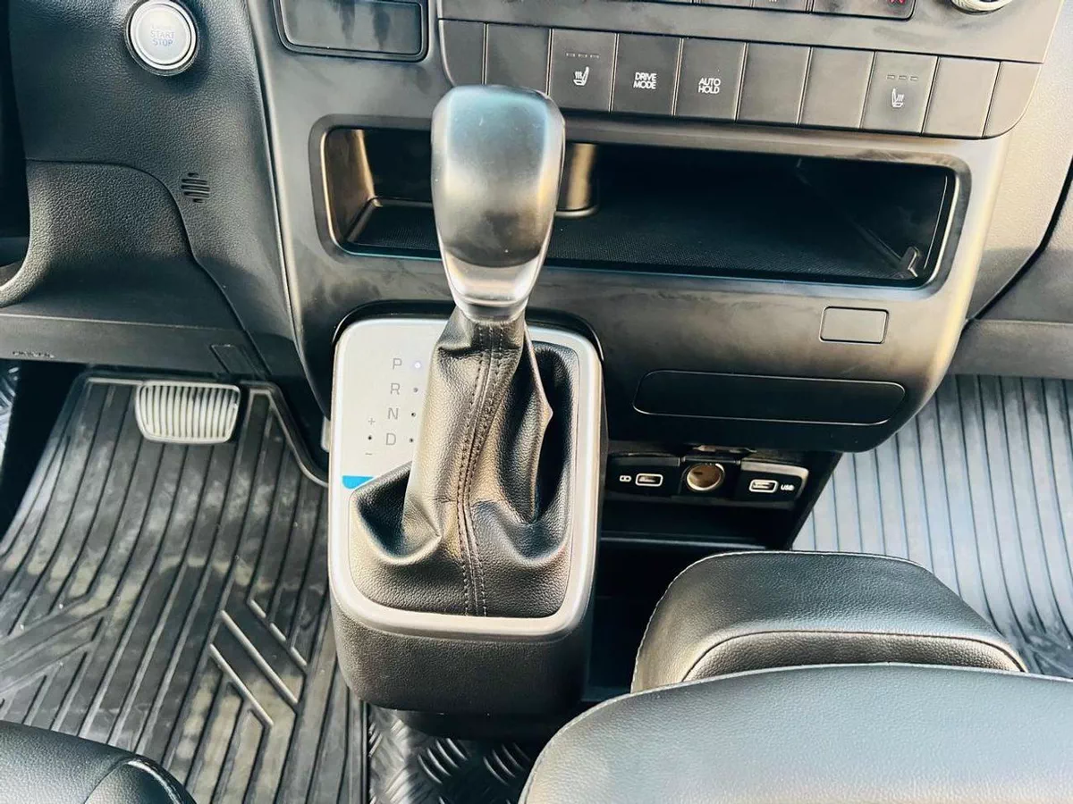 Hyundai Staria 11 SEAT-22-0