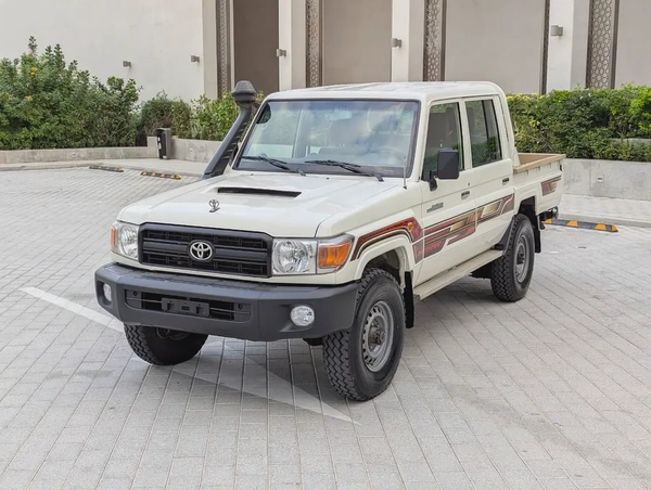 2018 Toyota Land Cruiser 70 Series LC 79 LX - GCC Specs