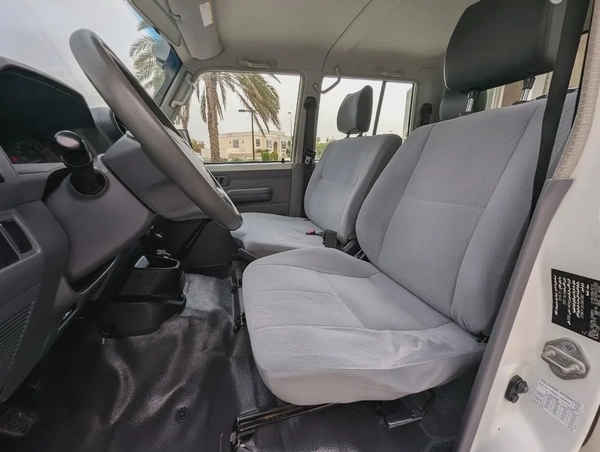 2018 Toyota Land Cruiser 70 Series LC 79 LX - GCC Specs