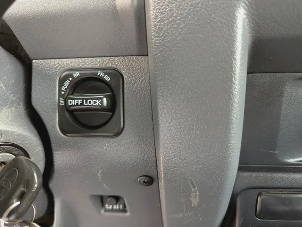 2018 Toyota Land Cruiser 70 Series LC 79 LX - GCC Specs