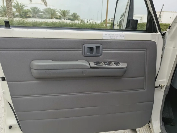 2018 Toyota Land Cruiser 70 Series LC 79 LX - GCC Specs