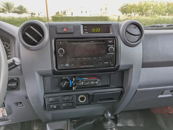 2018 Toyota Land Cruiser 70 Series LC 79 LX - GCC Specs