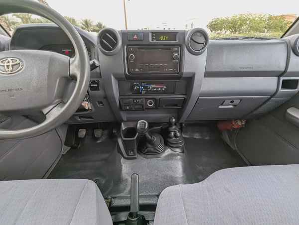 2018 Toyota Land Cruiser 70 Series LC 79 LX - GCC Specs