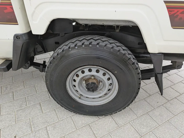 2018 Toyota Land Cruiser 70 Series LC 79 LX - GCC Specs