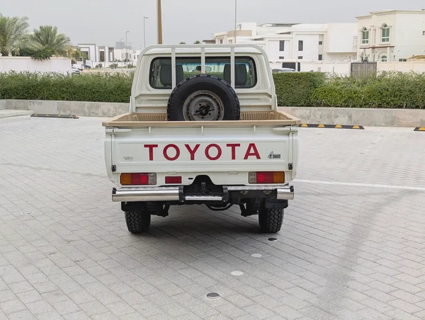 2018 Toyota Land Cruiser 70 Series LC 79 LX - GCC Specs