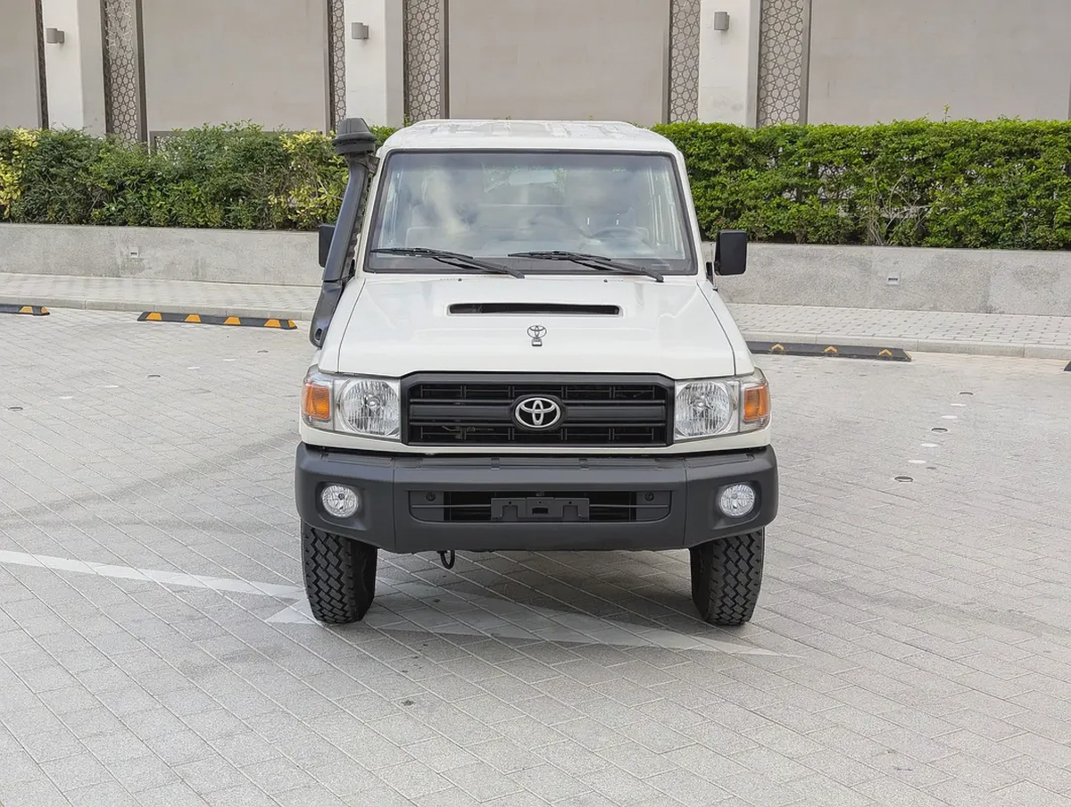 2018 Toyota Land Cruiser 70 Series LC 79 LX - GCC Specs-18-18