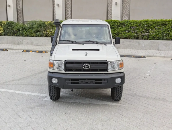 2018 Toyota Land Cruiser 70 Series LC 79 LX - GCC Specs