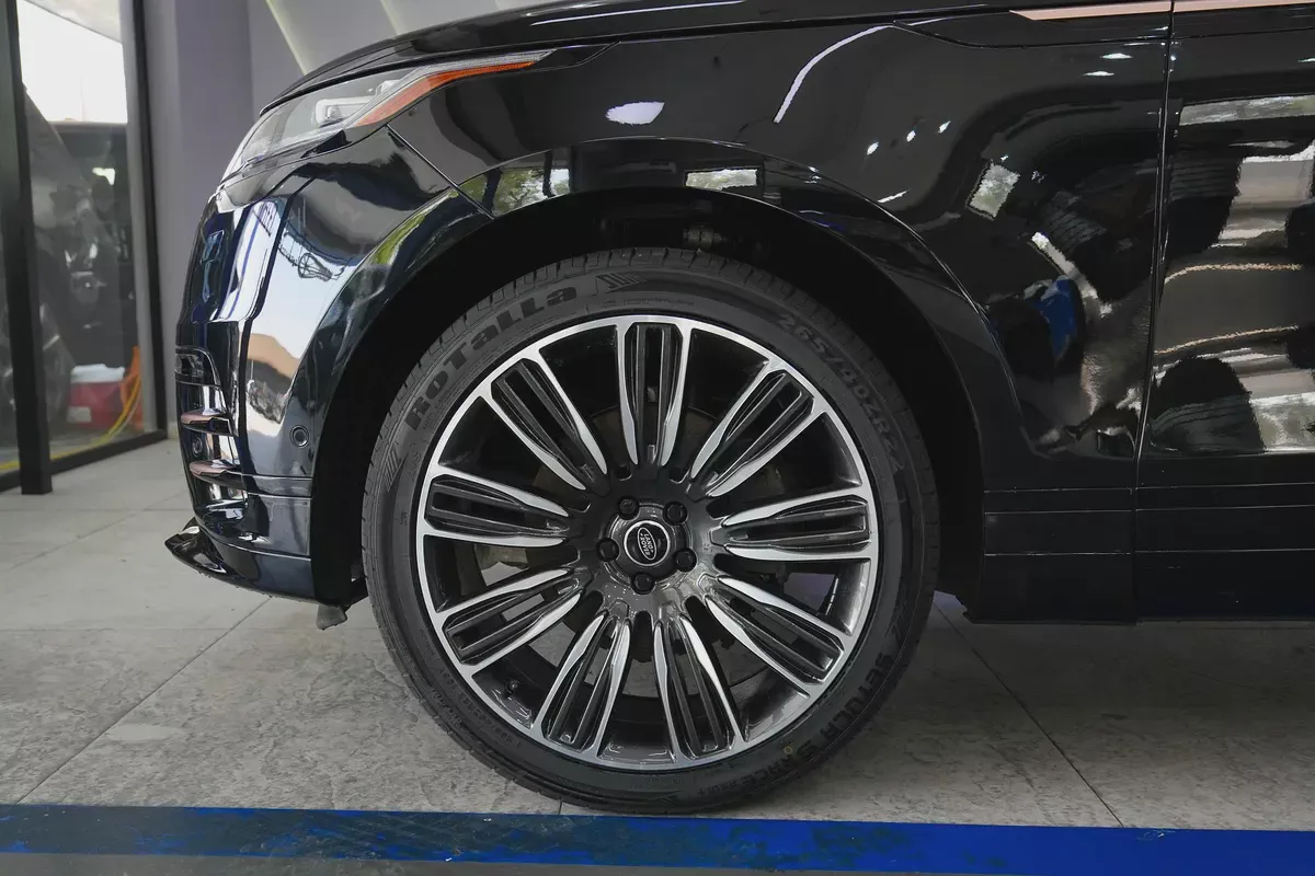 2021 - Range Rover Velar V6 - with warranty for 129,000.00 AED-7-7